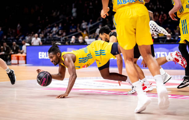 国男篮更深 国男篮更深