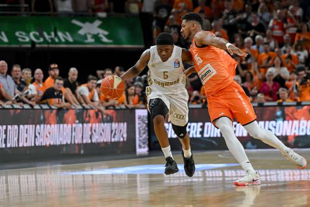 郭艾伦进入 郭艾伦进入